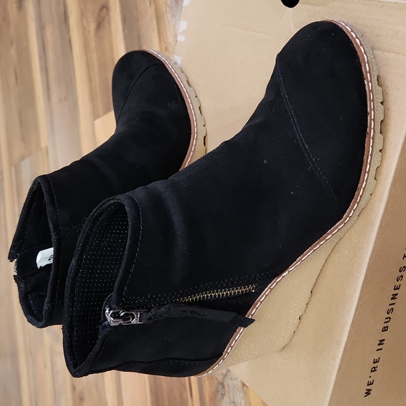 Toms, size 7.5, Black Microfiber material - Picture 5 of 7